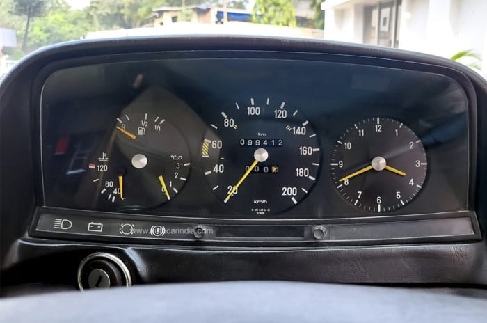 The vintage elegance of the Mercedes W123